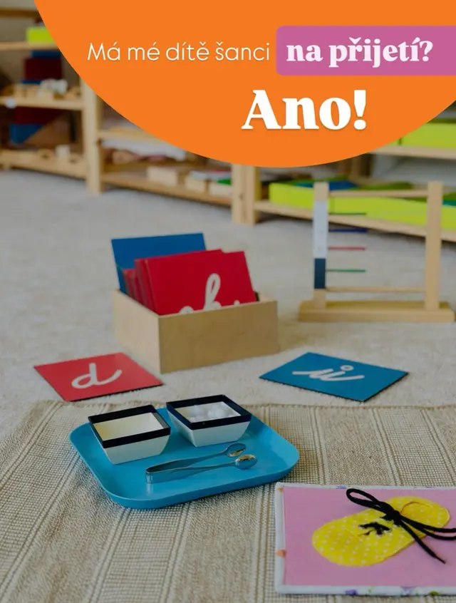 Má mé dítě šanci na přijetí do ZŠ Nový svět, i když dítě nechodí do #montessori mateřské školy?
ANO, šance je velká!
Slýcháme, že se někteří rodiče obávají podat žádost o přijetí k nám do 1. ročníku, pokud jejich dítě nechodilo do Montessori MŠ nebo nemá u nás staršího sourozence.
Chceme vás uklidnit... přijetí je reálné!
Jak je to s našimi kritérii v praxi?
➡️ Spádovost - trvalé bydliště dítěte v Opavě je prioritní kritérium pro přijetí dětí do všech opavských základních škol. Jsme státní základní škola, tohle kritérium platí tedy i pro nás. Jednoduše řečeno, nejprve musí být přijaty děti, které mají trvalé bydliště ve spádové oblasti Opava, následně jsou přijaty děti se spádovou oblastí mimo Opavu.
Je pravda, že z Montessori mateřské školy a sourozenci k nám na zápis přichází každý rok, nicméně dětí, které splňují výše uvedená kritéria, je jen několik.
Tato místa tedy zdaleka nenaplní naši kapacitu a právě zde se otevírají dveře pro většinu budoucích prvňáčků z Opavy!
Pokud má dítě trvalé bydliště v Opavě, má u nás plnohodnotnou šanci!
🤍 Předchozí Montessori vzdělávání tedy není podmínkou – důležitý je vzájemný soulad dítěte a rodičů s naší filosofií.
K tomu, abyste zjistili, zda souzníte s naší školou slouží dny otevřených dveří, individuální návštěvy, popř. kurz Monte Předškolák, jehož součástí jsou lekce pro děti, ale také 2 setkání pro rodiče s průvodci. Tento kurz začíná 5. 10. 2026.
Neobávejte se a přijďte k zápisu. Termín bude teprve stanoven zřizovatelem naší skoly.
Těšíme se na vás i vaše děti!
Bližší informace k zápisu budou postupně zveřejněny na našem webu www.zsnovysvet.cz.
#opava #zakladniskola #moravskoslezskykraj #prvnacci