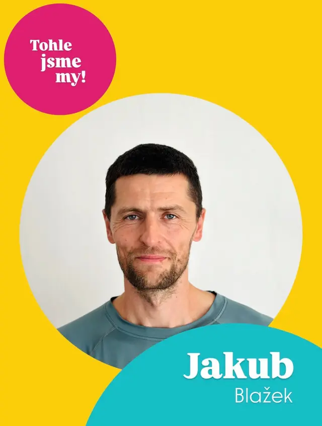 📍 Kde Jakuba najdete ve školním roce 2026/2027?
> Kubu v tomto školním roce najdete ve 3. trojročí jako průvodce, který se zaměřuje především na výuku tělesné výchovy, výuku praktických dovedností, vaření a péči o školní pozemek. Také ho ale najdete ve školní družině v roli vychovatele.
🌸 Co Jakuba baví?
> Nejraději hraje basketbal, čte a pracuje se dřevem.
‼️ Co možná o Kubovi možná nevíte?
> Kuba dříve hrál za Basketbalový klub Opava - basket hraje už 32 let!
> Je tatínkem 5 dětí…
> Skládá origami.